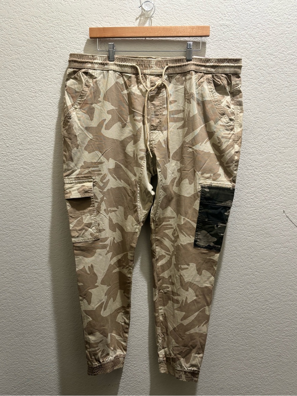 Sun & Stone Men’s Camo Joggers NWT